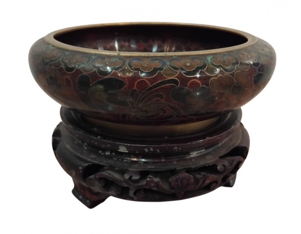 Bowl de metal esmaltado, cloisonné, com base de madeira Mede: 14 cm de diâmetro x 9 cm de alt