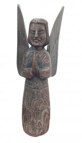 Mestre CHICO -(Francisco Graciano da Silva .) escultura de madeira representando anjo .Mede:15 de diametro x 58 cm alt