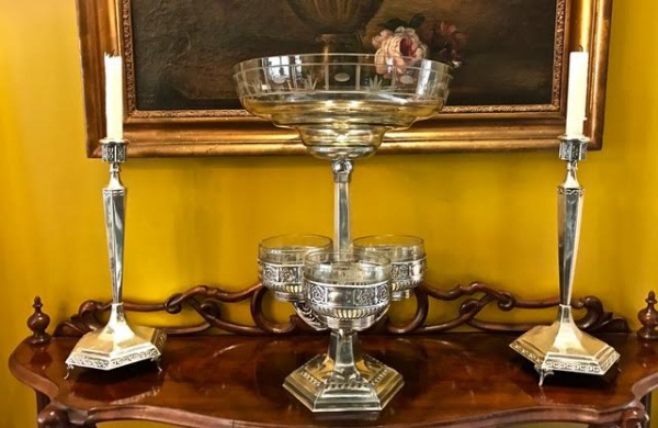.Centro de mesa de metal e cristal lapidado ,estilo Epergne , Art Nouveau, Mede 30 cm de diâmetro x 43 cm de alt