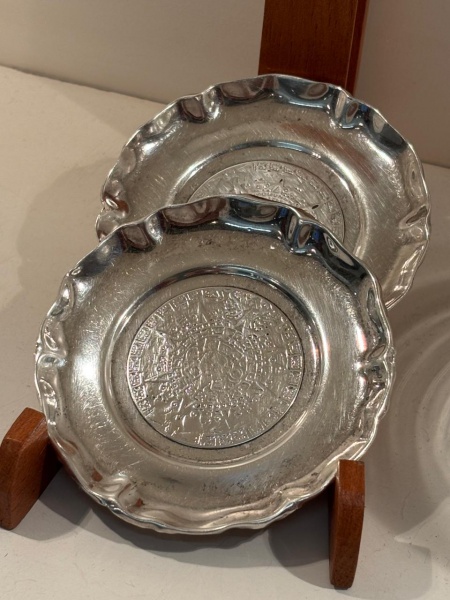 Par de pequenas salvas de prata mexicana teor 925. Peso: 42 gramas aproximadamente
