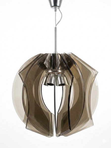 Lustre MID - CENTURY /SPACE AGE, circa de 1970 de vidro moldado e translúcido na cor fumê .Mede: 45 cm de diâmetro x 48 cm de alt