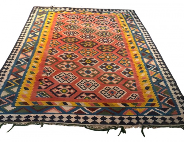Tapete Kilim no estado. Mede: 2,07 x 2,89 = 5,98 m²