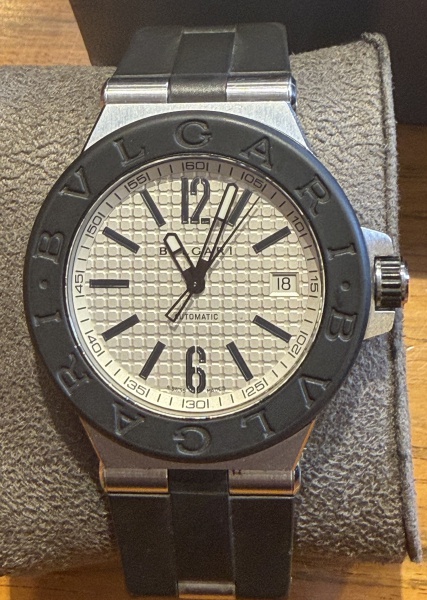 Relógio Bulgari Diagono Rubber Steel, caixa de aço 40mm, DG40SV, movimento automático, pulseira de borracha, visor de saphira. Acompanha caixa e documentos