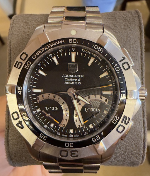 Relógio Tag Huer Aquaracer, caixa de aço 43 mm, movimento quartzo, mostrador preto, visor de saphira, bracelete de aço, cronógrafo, fecho de aço
