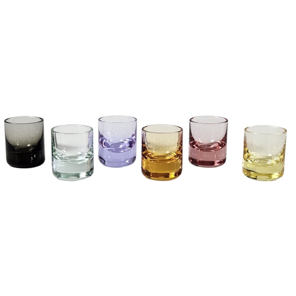 Conjunto 6 copos para shot, de cristal Bohemia de tonalidades diferentes. 4 cm altura. Séc, XX. (Esse lote encontra-se em São Paulo, o frete é por conta do arrematante).