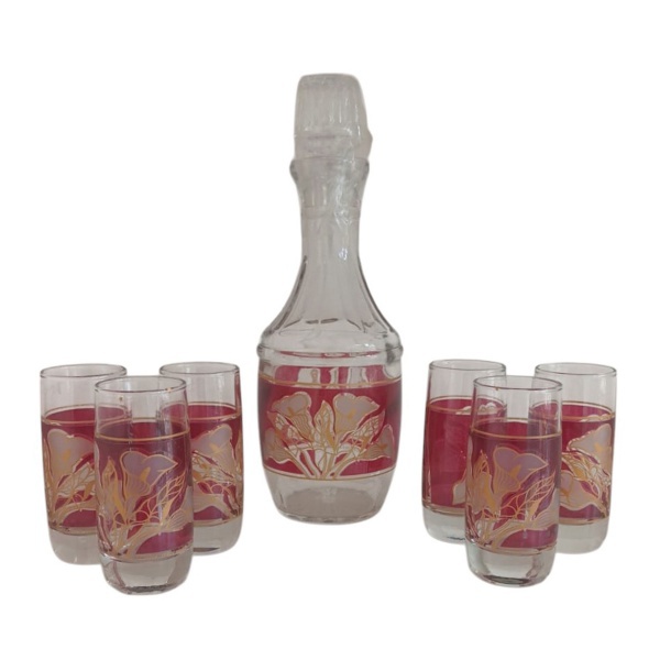 Conjunto de licoreira e 6 copos de vidro artístico translúcido, barrado de motivo floral rubi, filetes a ouro. 23 cm de altura a licoreira e 9 cm de altura os copos. (Esse lote encontra-se em São Paul