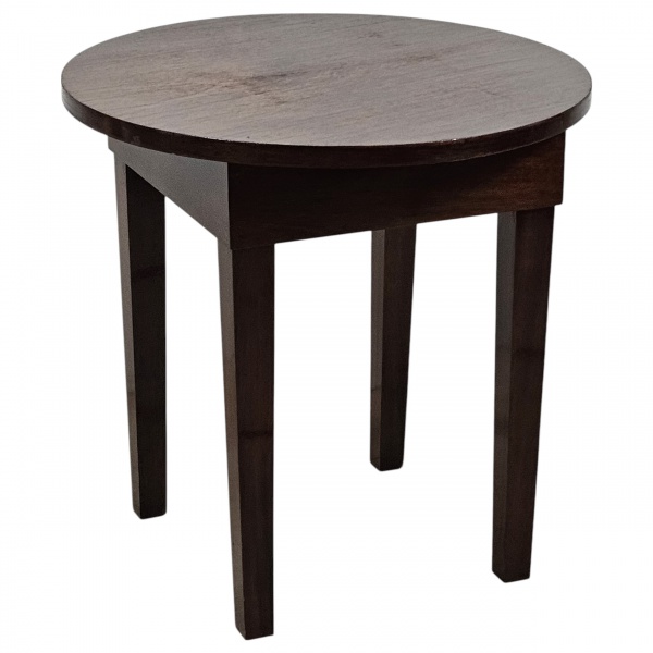 Mesa lateral, de madeira, tampo circular apoiado em quatro pernas retas. 60 cm de diâmetro x 60 cm de altura. (Esse lote encontra-se em São Paulo, o frete é por conta do arrematante).