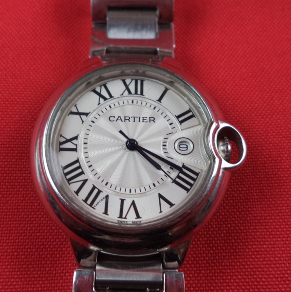 Relogios . Relógio de pulso analógico da marca Mondaine, com caixa foto 1