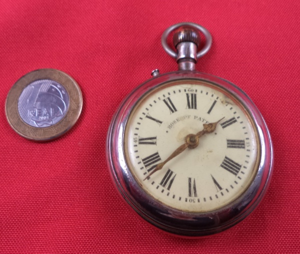 Relogios . Relógio de pulso analógico da marca Mondaine, com caixa foto 5