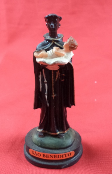 Arte . Escultura de arte sacra antiga, esculpida em madeira e foto 5