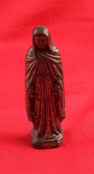 Arte . Escultura de arte sacra antiga, esculpida em madeira e foto 7