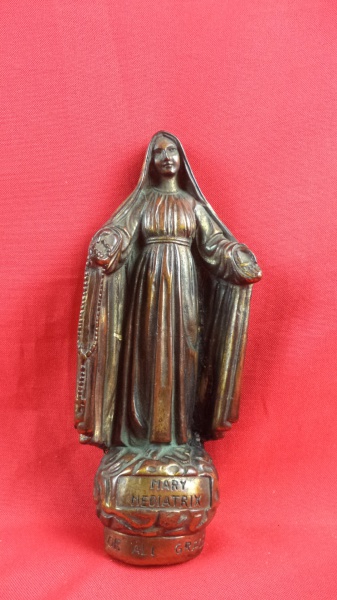 Arte . Miniatura de escultura sacra, representando o Menino Je foto 6