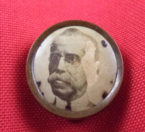 Arte . Alfinete de lapela (ou pin/broche) de campanha política foto 5
