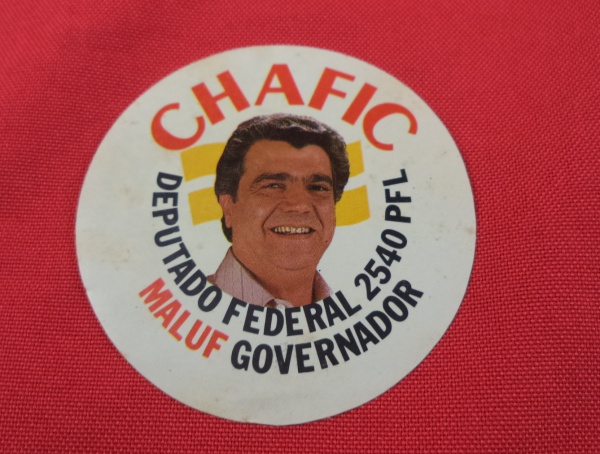 Arte . Adesivo de campanha política referente a Antônio Ermíri foto 1