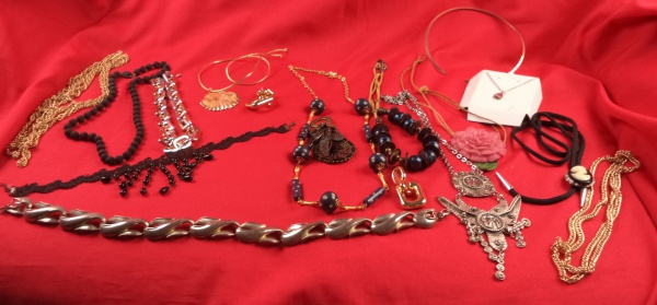 Arte . Lote composto por 11  colares de bijuteria e pérolas vi foto 3