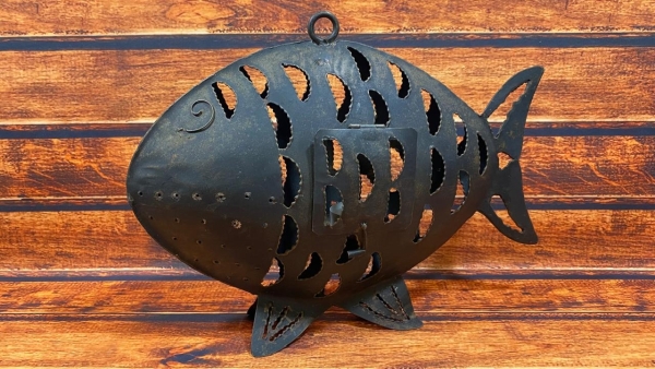 Joias . Castiçal em metal, para mesa ou pendurar, formato de peixe, medindo 33cm de ...