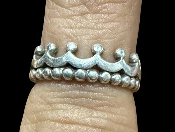 Joias . Belo anel com frente na forma de losango com brilhantes foto 4