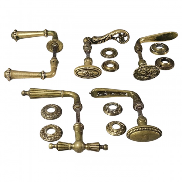 Conjunto de 5 maçanetas de bronze. 12 cm.