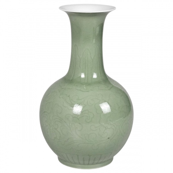 Vaso de porcelana Celadon, formato bojudo com pescoço alongado, decoração com motivos fitomorfos estilizado. 28 cm altura.