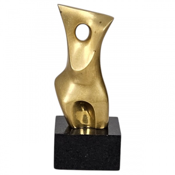 Torso de bronze dourado sobre base de granito preto. 9 x 9 x 22 cm altura. Ass. Franklin.