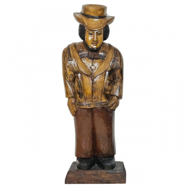 ANÔNIMO - Capataz de fazenda. Escultura popular brasileira em tamanho natural, esculpida em monobloco de madeira e policromada. 107 cm