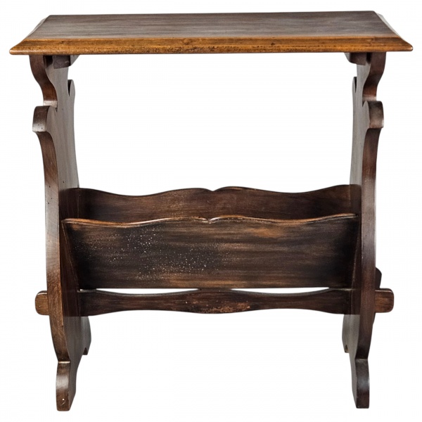 Mesa revisteiro, de madeira nobre, tampo retangular, abaixo compatimento para revistas. 57 x 29 x 60 cm altura.