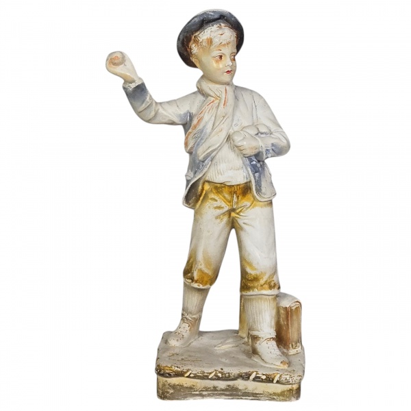 Estatueta de cerâmica italiana, policromada, representando menino segurando frutos. 43 cm altura.