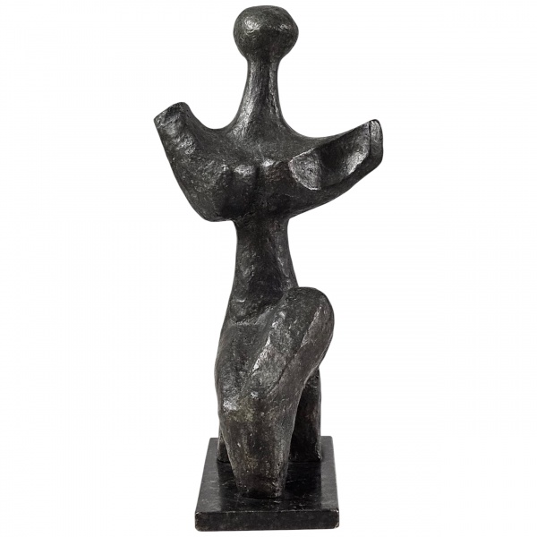 BRUNO GIORGI. Escultura de bronze patinado. Mulher da lua. 50 cm de altura.