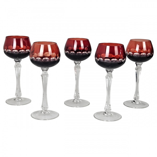 Conjunto de 5 taças de cristal tcheco lapidados a mão, na tonalidade rubi e branca. 21 cm altura.