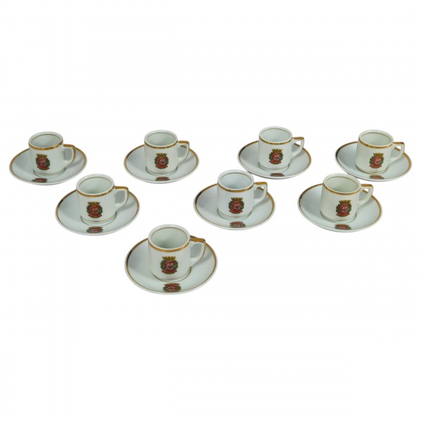 Conjunto de 8 xícaras para café com seus pires, porcelana branca com brasão do IV centenário de São Paulo.