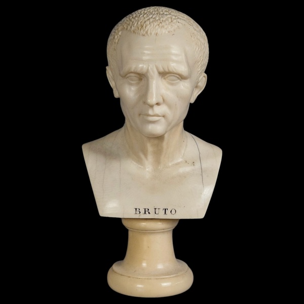 Busto de marfim de Marco Júnio conhecido apenas como Bruto, um dos mais famosos senadores da República Romana. 19 cm altura.