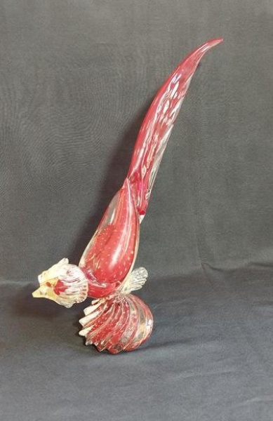 Lote 217 MURANO - Escultura em vidro vermelho bullicante representando faisão. Pequenos ... Valor in