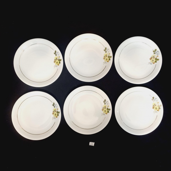 Lote 277 638 - Jogo com 6 pratos de sobremesa em porcelana Renner, com flores brancas e ... Valor in