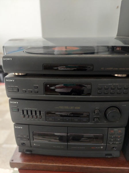 Lote 198 APAREHO DE SOM MARCADO SONY  4 EM 1-COM TOCA DISCO, FIT CASSETA- EQUALIZADOR - ... Valor in