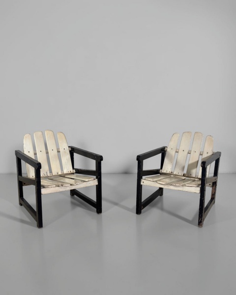 Par de Poltronas para Área Externa, Sergio Rodrigues (atribuído) - Elegante conjunto de linhas modernas, atribuído ao consagrado designer brasileiro, destacando-se pelo equilíbrio entre conforto, func