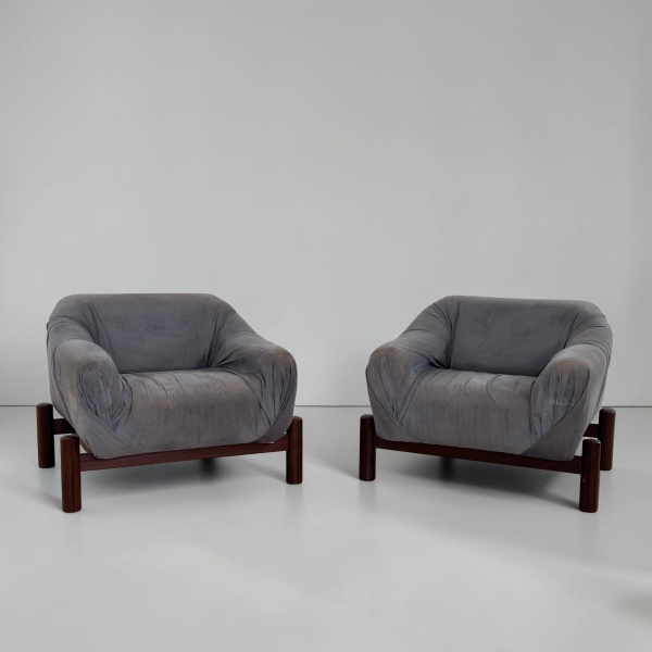 Par de Poltronas, Móveis Cimo (atribuído) - Elegante conjunto produzido em madeira nobre, destacando-se pela solidez construtiva, excelente qualidade de execução e desenho de linhas equilibradas, cara