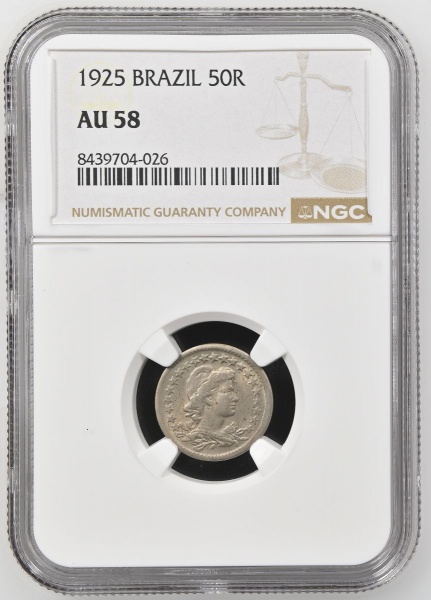 Moeda do Brasil - 50 réis - 1925 - V068- Graduada pela NGC AU58. AU 58 (About Uncirculated 58): A moeda está "quase sem circular". Apresenta apenas um desgaste mínimo nos pontos mais altos e retém cer