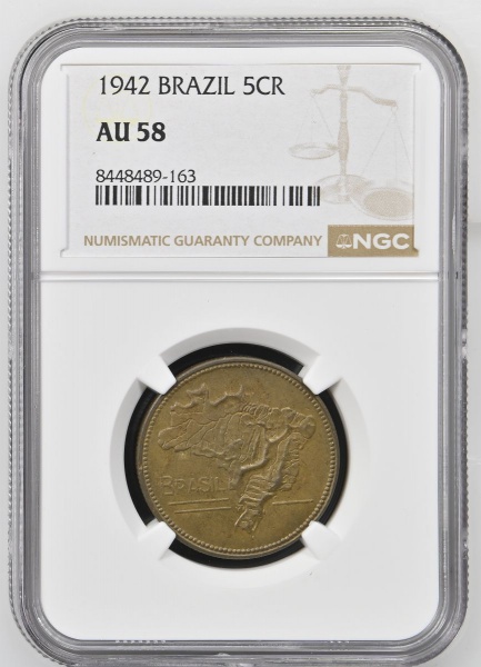 Moeda do Brasil - 5 Cruzeiros - 1942 - ( somente 115.000 Cunhadas) Bronze-Alumínio - Cat. AI V252 GRADUADA NGC AU58. AU 58 (About Uncirculated 58): A moeda está "quase sem circular". Apresenta apenas 