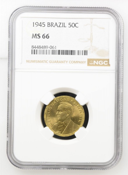 MOEDA DO BRASIL - - 50 CENTAVOS 1945 - V194 - GETÚLIO VARGAS- Graduada pela NGC MS66 POP TOP. Maior graduação desta moeda na NGC!!!!
