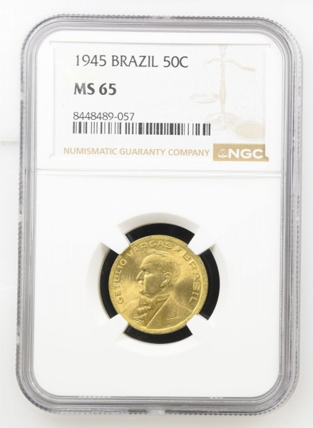 MOEDA DO BRASIL - - 50 CENTAVOS 1945 - V194 - GETÚLIO VARGAS- Graduada pela NGC MS65 FLOR DE CUNHO EXCEPCIONAL. Segunda maior graduação desta moeda na NGC!