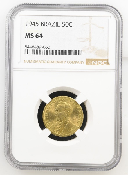 MOEDA DO BRASIL - - 50 CENTAVOS 1945 - V194 - GETÚLIO VARGAS- Graduada pela NGC MS64 FLOR DE CUNHO EXCEPCIONAL.