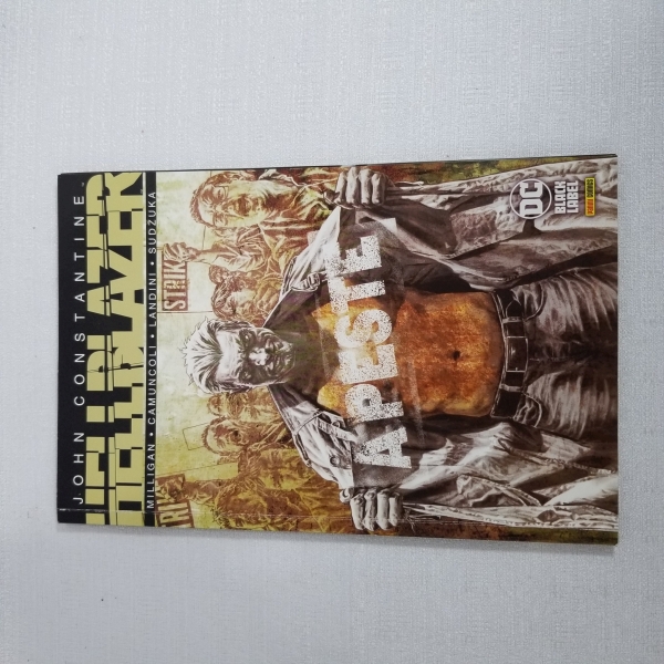 Livro JOHN CONSTANTINE HELLBLAZER DC. Caso as informações descritas neste lote não sejam suficientes para sanar suas dúvidas, mande um WhatsApp para (11) 91264-3806 ou envie um e-mail para contato@ret
