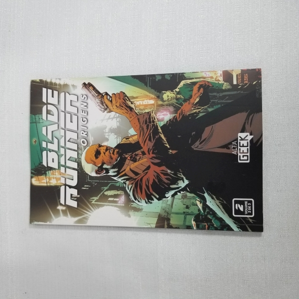 Livro BLADE RUNNER Origens ( vol. 2 de 3). Caso as informações descritas neste lote não sejam suficientes para sanar suas dúvidas, mande um WhatsApp para (11) 91264-3806 ou envie um e-mail para contat