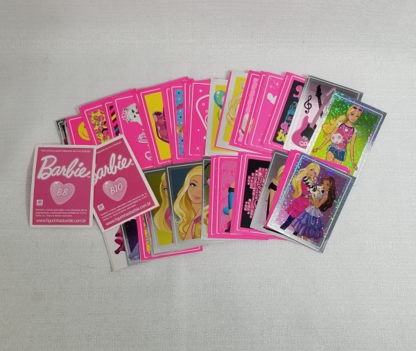 Figurinhas `Barbie` sem repetições. Caso as informações descritas neste lote não sejam suficientes para sanar suas dúvidas, mande um WhatsApp para (11) 91264-3806 ou envie um e-mail para contato@retro