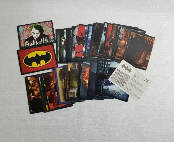 Figurinhas `O mundo de Batman` sem repetições. Caso as informações descritas neste lote não sejam suficientes para sanar suas dúvidas, mande um WhatsApp para (11) 91264-3806 ou envie um e-mail para co