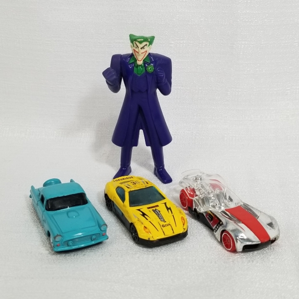 Diecast 1/64 com boneco Coringa. Caso as informações descritas neste lote não sejam suficientes para sanar suas dúvidas, mande um WhatsApp para (11) 91264-3806 ou envie um e-mail para contato@retrover