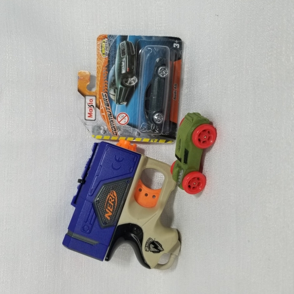 Maisto mini lacrado com Nerh e carrinho. Caso as informações descritas neste lote não sejam suficientes para sanar suas dúvidas, mande um WhatsApp para (11) 91264-3806 ou envie um e-mail para contato@