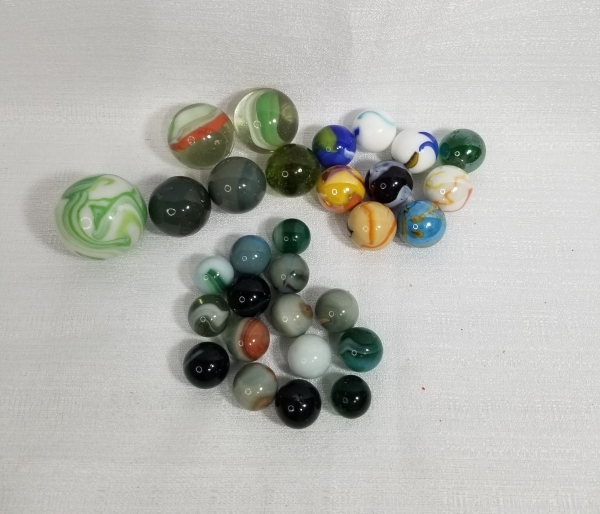 Bolinhas de Gude antigas. Caso as informações descritas neste lote não sejam suficientes para sanar suas dúvidas, mande um WhatsApp para (11) 91264-3806 ou envie um e-mail para contato@retroversoleilo