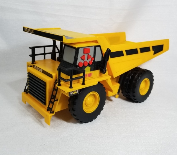 Caminhão Caterpillar com som e funcionando (tampa de pilha faltando) . Caso as informações descritas neste lote não sejam suficientes para sanar suas dúvidas, mande um WhatsApp para (11) 91264-3806 ou