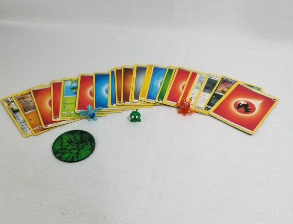 Card´s Pokemon com alguns brinquedos (variação 1). Caso as informações descritas neste lote não sejam suficientes para sanar suas dúvidas, mande um WhatsApp para (11) 91264-3806 ou envie um e-mail par